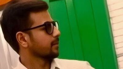 উল্লেখ্য, হাওড়ার ব্যাঁটরার নরসিংহ কলেজের র্যাগিংয়ের ভিডিয়ো দেখিয়ে এসএফআই অভিযোগ করছিল, জোর করে প্যান্ট খুলে পড়ুয়াদের যৌনাঙ্গ দেখে বিকৃত সুখ পেতেন সৌভিক রায়। এই নিয়ে টিএমসিপির নেতৃত্বকে চিঠি দেওয়া হয়েছে। থানায় অভিযোগ দায়ের করা হয়েছে। তবে তারপরও নাকি দীর্ঘদিন ধরে অভিযুক্ত সৌভিক এখনও নিজের পদেই বহাল ছিলেন। উল্লেখ্য, হাওড়ার ব্যাঁটরার নরসিংহ কলেজের র্যাগিংয়ের ভিডিয়ো দেখিয়ে এসএফআই অভিযোগ করছিল, জোর করে প্যান্ট খুলে পড়ুয়াদের যৌনাঙ্গ দেখে বিকৃত সুখ পেতেন সৌভিক রায়। এই নিয়ে টিএমসিপির নেতৃত্বকে চিঠি দেওয়া হয়েছে। থানায় অভিযোগ দায়ের করা হয়েছে। তবে তারপরও নাকি দীর্ঘদিন ধরে অভিযুক্ত সৌভিক এখনও নিজের পদেই বহাল ছিলেন।