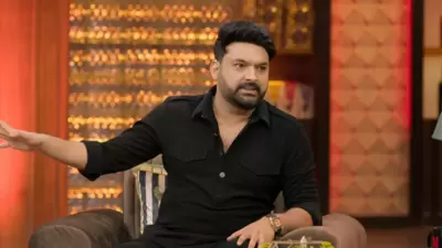 জানা গিয়েছে, বুধবার রাতে ক্যাফের জানলা লক্ষ্য করে এই গুলি ধেয়ে আসে। এউ হামলা ঘিরে ফের একবার কানাডার বুকে নিরাপত্তা নিয়ে উঠছে প্রশ্ন। কয়েক মাস আগেই, খলিস্তান ইস্যুতে ভারতের সঙ্গে কানাডার সম্পর্ক ঠেকেছিল তলানিতে। এরপর কানাডায় ট্রুডো যুগের অবসান হয়। সেদেশর সরকারে আসে কার্নির প্রশাসন। কার্নির আমলে কানাডার বুকে এক ভারতীয়ের ক্যাফের ওপর এই খলিস্তানি হামলা ঘিরে স্বভাবতই উঠছে নিরাপত্তা নিয়ে প্রশ্ন। জানা গিয়েছে, বুধবার রাতে ক্যাফের জানলা লক্ষ্য করে এই গুলি ধেয়ে আসে। এউ হামলা ঘিরে ফের একবার কানাডার বুকে নিরাপত্তা নিয়ে উঠছে প্রশ্ন। কয়েক মাস আগেই, খলিস্তান ইস্যুতে ভারতের সঙ্গে কানাডার সম্পর্ক ঠেকেছিল তলানিতে। এরপর কানাডায় ট্রুডো যুগের অবসান হয়। সেদেশর সরকারে আসে কার্নির প্রশাসন। কার্নির আমলে কানাডার বুকে এক ভারতীয়ের ক্যাফের ওপর এই খলিস্তানি হামলা ঘিরে স্বভাবতই উঠছে নিরাপত্তা নিয়ে প্রশ্ন।