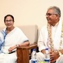 দিল্লি গিয়ে আপাতত স্পষ্ট করে দিয়েছেন যে তিনি দল বদল করছেন না। প্রাক্তন বিজেপি রাজ্য সভাপতির কথায়, 'যে পার্টি দাঁড় করিয়েছে, সে কেন দল ছাড়বে?'। তবে তা সত্ত্বেও বিরোধী দলনেতা শুভেন্দু অধিকারীকে বিঁধতেও ছাড়লেন না তিনি। এদিকে মমতা বন্দ্যোপাধ্যায়ের প্রশংসা শোনা গেল দিলীপ ঘোষের গলায়। তাঁর স্পষ্ট বক্তব্য, 'মুখ্যমন্ত্রীর বিরুদ্ধে অন্তত দুর্নীতির কোনও অভিযোগ নেই।' 