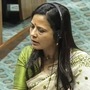 ওড়িশার বিজেপি সরকারকে মহুয়ার হুঁশিয়ারি, 'ভাববেন না যে এই শ্রমিকদের জন্য লড়াই করার কেউ নেই।' অন্য একটি পোস্টে মহুয়া জানিয়েছেন, ওই ২৩ জন শ্রমিক তাঁর লোকসভা কেন্দ্রের পানিঘাটা গ্রাম পঞ্চায়েতের অন্তর্গত মির্জাপুর গ্রামের বাসিন্দা। তৃণমূল সাংসদের অভিযোগ, 'সমস্ত নথি থাকা সত্ত্বেও ওড়িশার ঝাড়সুগুড়ায় জিজ্ঞাসাবাদ কেন্দ্রে আটক করা হয়েছে নদিয়ার বাসিন্দাদের। এছাড়া আরও ৪২১ জন বাঙালি শ্রমিকদের বেআইনিভাবে আটক রাখা হয়েছে।'  