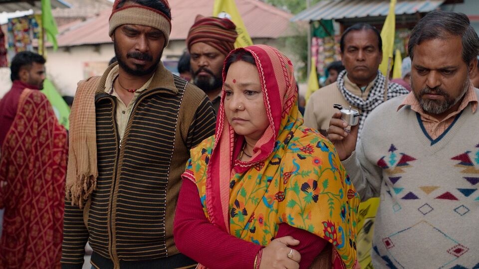 তাঁর কথায়, পারিশ্রমিক একবারে দেওয়া হয় না। ধাপে ধাপে দেওয়া হয়। প্রথমে যখন চুক্তিতে সই হচ্ছে, তখন একবার টাকা দেওয়া হয়। এর পর শুটিং শেষে হল কিছু টাকা। ডাবিং শেষ হলে কিছু টাকা। পোস্ট প্রোডাকশন হলে কিছু টাকা। রিলিজের পর বাকি টাকা। উপপ্রধানের কথায়, পাঁচ ধাপে পারিশ্রমিক দেওয়া হয়।