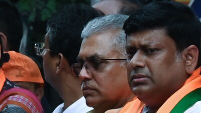 সদ্য রাজ্য বিজেপির নতুন সভাপতি নিযুক্ত হয়েছেন শমীক ভট্টাচার্য। তিনি এই রাজ্যে বিজেপির একাদশতম সভাপতি। সেই শমীক সম্প্রতি দিল্লি গিয়েছেন। এদিকে দিল্লিতে আছেন বিজেপির প্রাক্তন রাজ্য সভাপতি দিলীপ ঘোষও। শমীক রাজ্য বিজেপির মাথায় বসার পর থেকেই দিলীপের দলে সক্রিয় হওয়া নিয়ে জল্পনা তৈরি হয়েছিল। আর এই সবের মাঝেই এবার দিল্লি গেলেন রাজ্য সভাপতি পদে সদ্য প্রাক্তন হওয়া সুকান্ত মজুমদার। (Hindustan Times) সদ্য রাজ্য বিজেপির নতুন সভাপতি নিযুক্ত হয়েছেন শমীক ভট্টাচার্য। তিনি এই রাজ্যে বিজেপির একাদশতম সভাপতি। সেই শমীক সম্প্রতি দিল্লি গিয়েছেন। এদিকে দিল্লিতে আছেন বিজেপির প্রাক্তন রাজ্য সভাপতি দিলীপ ঘোষও। শমীক রাজ্য বিজেপির মাথায় বসার পর থেকেই দিলীপের দলে সক্রিয় হওয়া নিয়ে জল্পনা তৈরি হয়েছিল। আর এই সবের মাঝেই এবার দিল্লি গেলেন রাজ্য সভাপতি পদে সদ্য প্রাক্তন হওয়া সুকান্ত মজুমদার। (Hindustan Times)