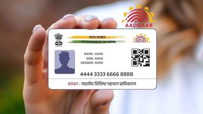 প্রাপ্তবয়স্কদের আধার কার্ড পাওয়ার কাজটা আরও কঠিন হতে চলেছে। যাতে অবৈধ লোকজন ভুয়ো বা জালি নথি ব্যবহার করে আধার কার্ড না পেয়ে যায়, তা নিশ্চিত করতেই কড়া নিয়ম চালু করছে ইউনিক আইডেন্টিফিকেশন অথরিটি অফ ইন্ডিয়া (UIDAI)। যে আধার কার্ডকে সচিত্র পরিচয়পত্র হিসেবে ব্যবহার করা হয়। নাগরিকত্বের প্রমাণপত্র হিসেবে ব্যবহৃত হয় না আধার কার্ড। (ফাইল ছবি) প্রাপ্তবয়স্কদের আধার কার্ড পাওয়ার কাজটা আরও কঠিন হতে চলেছে। যাতে অবৈধ লোকজন ভুয়ো বা জালি নথি ব্যবহার করে আধার কার্ড না পেয়ে যায়, তা নিশ্চিত করতেই কড়া নিয়ম চালু করছে ইউনিক আইডেন্টিফিকেশন অথরিটি অফ ইন্ডিয়া (UIDAI)। যে আধার কার্ডকে সচিত্র পরিচয়পত্র হিসেবে ব্যবহার করা হয়। নাগরিকত্বের প্রমাণপত্র হিসেবে ব্যবহৃত হয় না আধার কার্ড। (ফাইল ছবি)