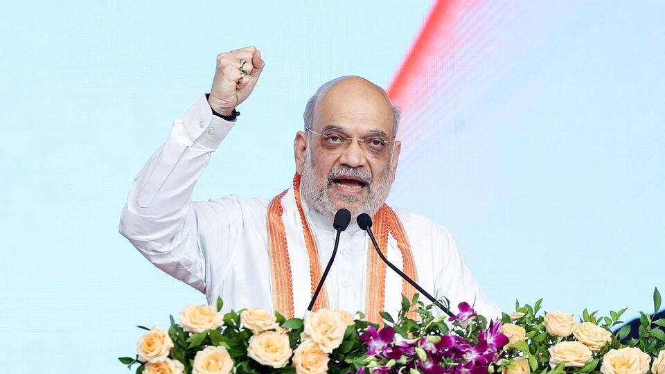 এদিকে মোহন ভাগবতের মন্তব্যের দিনই অমিত শাহ অন্য একটি অনুষ্ঠানে নিজের অবসর পরবর্তী আকাঙ্ক্ষার কথা তুলে ধরেন। তিনি বলেন, 'অবসরের পরে আমি বেদ, উপনিষদ এবং অরগ্যানিক চাষে আমার সময় উৎসর্গ করতে চাই।' যদিও তিনি কখন অবসর নিতে চান তা নির্দিষ্ট করেননি। গত এপ্রিলে ৬০ বছরে পা দিয়েছেন অমিত শাহ। (@Bhupendrapbjp X)