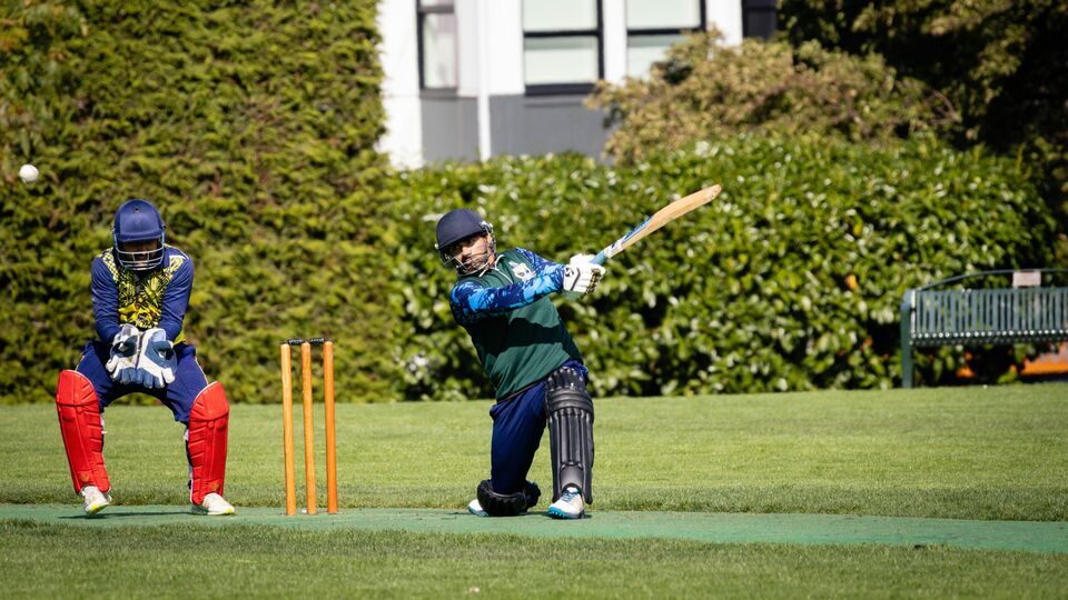 ২০ ওভারে টার্গেট ছিল ২৪৪ রান। শুধুমাত্র সেই রানটা তাড়া করে জয় এল না, বরং ১৪.২ ওভারেই ম্যাচ জিতে গিয়ে ইতিহাস লিখে ফেলল বুলগেরিয়া। তৈরি হল একগুচ্ছ নজির। শুক্রবার প্রথমে ব্যাট করে নির্ধারিত ২০ ওভারে সাত উইকেটে ২৪৩ রান তোলে জিব্রাল্টার। জবাবে ১৪.২ ওভারেই জয়ের প্রয়োজনীয় রান তুলে নেয় বুলগেরিয়া। ৩৪ বল বাকি থাকতেই জিতে যায় ছয় উইকেটে। (ছবিটি প্রতীকী, সৌজন্যে Pexel)