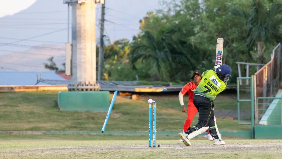 সবমিলিয়ে বুলগেরিয়া-জিব্রাল্টার ম্যাচে ৩৪.২ ওভারে মোট ৪৪৭ রান হয়েছে। অর্থাৎ রানরেট ছিল ১৪.১৮। ইতিহাসে প্রথমবার কোনও আন্তর্জাতিক টি-টোয়েন্টি ম্যাচে রানরেট ১৪-র গণ্ডি ছুঁয়ে ফেলল। এতদিন সেই রেকর্ড ছিল নিউজিল্যান্ড-স্কটল্যান্ড ম্যাচের। ২০০৯ সালে সেই ম্যাচে রানরেট ছিল ১৩.৭৬। বুলগেরিয়ার অবিশ্বাস্য ব্যাটিংয়ে সেই রেকর্ড ভেঙে চুরমার হয়ে গেল। (ছবিটি প্রতীকী, সৌজন্যে Pexel)