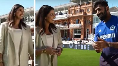 খুনসুটি জসপ্রীত বুমরাহ এবং স্ত্রী সঞ্জনা গণেশনের। (ছবি সৌজন্যে, ইউটিউব Sony Sports)