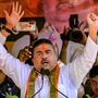 উল্লেখ্য, বাঙালিরা যে ঘুরতে ভালোবাসে, তা সকলেরই জানা। এমনকী পহেলগাঁও জঙ্গি হামলায় প্রাণও হারিয়েছিলেন বাংলার পর্যটকরা, অল্পের জন্যে প্রাণে বেঁচেছিল বাংলার এক পরিবার। এই পরিস্থিতিতে এবার  বাঙালিদের কাশ্মীর যেতে নিষেধ করছেন শুভেন্দু। তাঁর 'পরামর্শ', মুসলিম অধ্যুষিত এলাকায় হিন্দুরা যাবেন না। 
