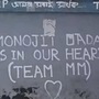 কসবায় সাউথ ক্যালকাটা ল কলেজে মনোজিৎ মিশ্রের সমর্থনে একটি 'দেওয়াল লিখন' দেখা গিয়েছিল। ধর্ষণের ঘটনা সামনে আসার পরপরই সেই দেওয়ালের ছবি সংবাদমাধ্যম এবং সোশ্যাল মিডিয়াতে ভাইরালও হয়। সেখানে লেখা ছিল - 'মনোজিৎ দাদা ইজ ইন আওয়ার হার্টস -টিম এমএম' (মনোজিৎ দাদা আমাদের হৃদয়ে)। সেই দেওয়াল লিখন এখনও মোছা হয়নি। কলেজের নীল পাঁচিলে এখনও দেখা যাচ্ছে সেই লেখা।  