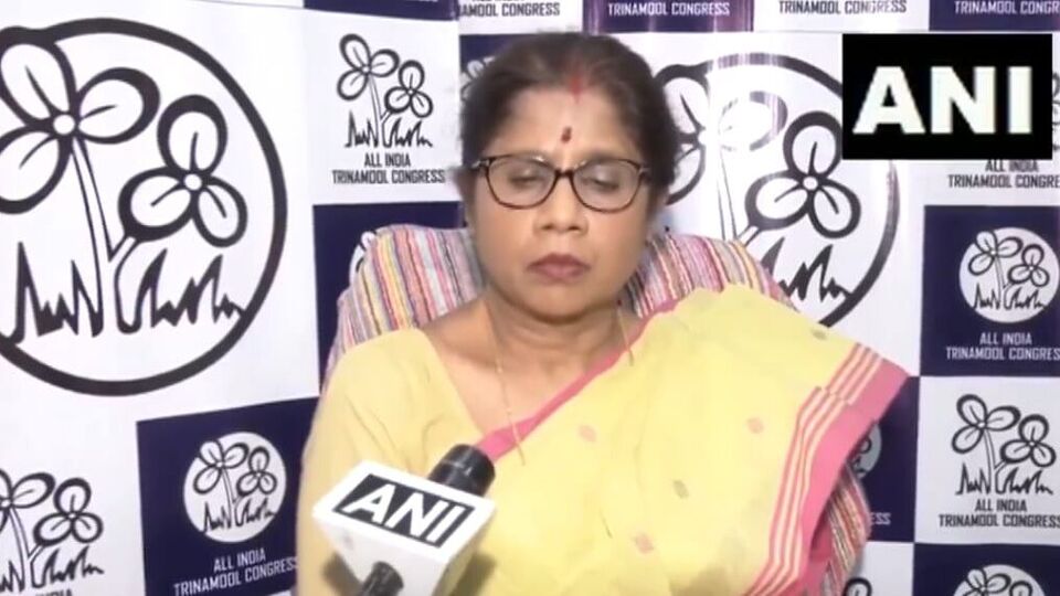 এদিকে শুভেন্দুর এই মন্তব্যের পরিপ্রেক্ষিতে রাজ্যের মন্ত্রী শশী পাঁজা বলেন, 'জঙ্গিরা চেয়েছিল কাশ্মীদের মেরুদণ্ডটাকে ভেঙে দিতে। এটাই প্রতিরোধ করতে হবে। কেন্দ্র চেয়েছিল কাশ্মীরে পর্যটন শিল্প ফিরে আসুক, স্বাভাবিক পরিস্থিতি ফিরে আসুক। তাহলে কি সবই বিফল হয়ে গেল? আমরা বিরোধী দলনেতার কথায় বিরক্ত হয়েছি। এই ধরনের ফরমান দেওয়া যায় না।'