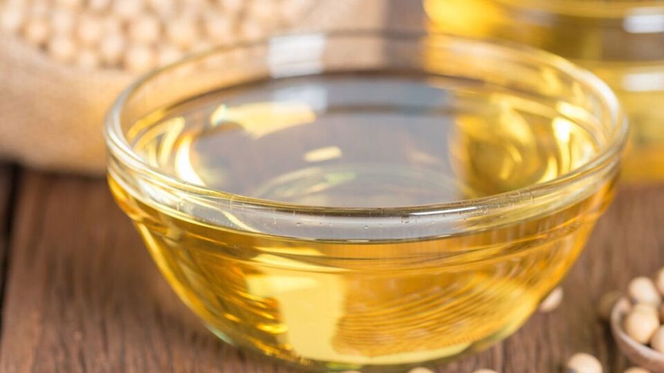 শ্রাবণ শনিবারে শনি মন্ত্র ১১ বার জপ করুন। এরপর একটি পাত্রে তেল নিন এবং তাতে আপনার প্রতিফলন দেখুন এবং তা দান করুন। বলা হয় যে এই প্রতিকার জীবনে অগ্রগতির পথ খুলে দেয়।