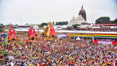 দিঘার জগন্নাথ মন্দিরে বিভিন্ন আচার-অনুষ্ঠান পালন করার দায়িত্ব দেওয়া হয়েছে ইসকনকে। পুরীর সাম্মানিক রাজা দাবি করেছেন, বিদেশে যে কোনও সময় ইসকন জগন্নাথদেবের স্নানযাত্রা এবং রথযাত্রা পালন করছে। সেই বিষয়টি ইসকন মায়াপুর কর্তৃপক্ষের সঙ্গে যোগাযোগ করা হয়েছে। মায়াপুর হল ইসকনের সদর দফতর। ইসকনের সঙ্গে আলোচনা চলছে বলে জানিয়েছেন পুরীর সাম্মানিক রাজা। (ফাইল ছবি, সৌজন্যে পিটিআই) দিঘার জগন্নাথ মন্দিরে বিভিন্ন আচার-অনুষ্ঠান পালন করার দায়িত্ব দেওয়া হয়েছে ইসকনকে। পুরীর সাম্মানিক রাজা দাবি করেছেন, বিদেশে যে কোনও সময় ইসকন জগন্নাথদেবের স্নানযাত্রা এবং রথযাত্রা পালন করছে। সেই বিষয়টি ইসকন মায়াপুর কর্তৃপক্ষের সঙ্গে যোগাযোগ করা হয়েছে। মায়াপুর হল ইসকনের সদর দফতর। ইসকনের সঙ্গে আলোচনা চলছে বলে জানিয়েছেন পুরীর সাম্মানিক রাজা। (ফাইল ছবি, সৌজন্যে পিটিআই)