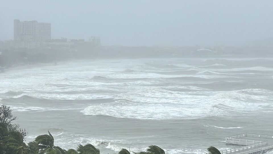 দক্ষিণ-পূর্ব গাঙ্গেয় পশ্চিমবঙ্গ এবং সংলগ্ন বাংলাদেশের উপরে যে গভীর নিম্নচাপ আছে, তা ঘণ্টায় আট কিলোমিটার বেগে পশ্চিম ও উত্তর-পশ্চিম দিকে অগ্রসর হয়েছে। ভারতীয় মৌসম ভবনের তরফে জানানো হয়েছে, কলকাতার উত্তরে ৯০ কিলোমিটার ও বর্ধমানের পর্ব ৫০ কিমি দূরে অবস্থান করছে গভীর নিম্নচাপ। যা আগামী ২৪ ঘণ্টায় আরও পশ্চিম ও উত্তর-পশ্চিম অগ্রসর হবে। (ছবিটি প্রতীকী, সৌজন্যে এপি)