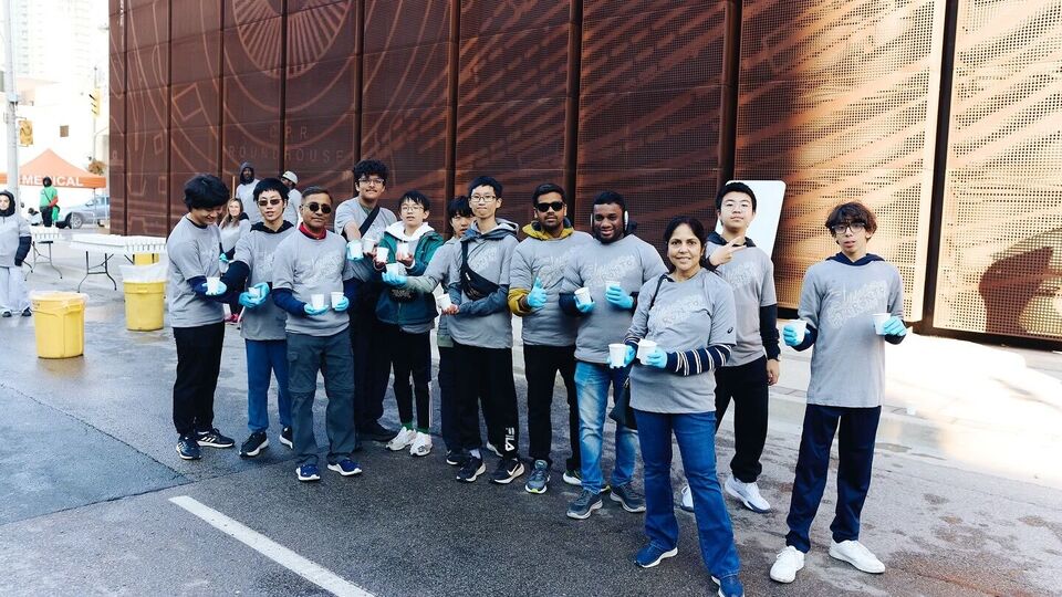 টিসিএসের চিফ ফিনান্সিয়াল অফিসার শুধুমাত্র বলেছেন, '(টিসিএস কর্মচারীদের) বেতন বৃদ্ধির দিকে যাওয়ার বিষয়টিকেই অগ্রাধিকার দিচ্ছি আমি।' সেইসঙ্গে তিনি জানিয়েছেন, মুনাফার পাশাপাশি আর্থিক বৃদ্ধির উপরেও জোর দিচ্ছে টিসিএস। আর্থিক বৃদ্ধি ছাড়াই মুনাফা এলে কোনও লাভ হবে না বলে জানিয়েছেন ভারতের বৃহত্তম তথ্যপ্রযুক্তি সংস্থার চিফ ফিনান্সিয়াল অফিসার। (ছবিটি প্রতীকী, সৌজন্যে ফেসবুক Tata Consultancy Services)