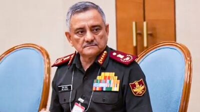 সম্প্রতি জাতীয় নিরাপত্তা উপদেষ্টা অজিত ডোভালও দাবি করেছিলেন, পাকিস্তানের পদক্ষেপে ভারতের কোনও ক্ষতি হয়নি। দিল্লিতে এক অনুষ্ঠানে জেনারেল চৌহানও বলেন, ভারতীয় বাহিনী ইসলামাবাদের ছোড়া ড্রোন ধ্বংস করেছে। তিনি বলেন, '১০ মে অপারেশন সিঁদুরে পাকিস্তান যে ড্রোন ব্যবহার করেছিল, তার কোনোটিই ভারতীয় সামরিক পরিকাঠামোর ক্ষতি করতে পারেনি।' (PTI) সম্প্রতি জাতীয় নিরাপত্তা উপদেষ্টা অজিত ডোভালও দাবি করেছিলেন, পাকিস্তানের পদক্ষেপে ভারতের কোনও ক্ষতি হয়নি। দিল্লিতে এক অনুষ্ঠানে জেনারেল চৌহানও বলেন, ভারতীয় বাহিনী ইসলামাবাদের ছোড়া ড্রোন ধ্বংস করেছে। তিনি বলেন, '১০ মে অপারেশন সিঁদুরে পাকিস্তান যে ড্রোন ব্যবহার করেছিল, তার কোনোটিই ভারতীয় সামরিক পরিকাঠামোর ক্ষতি করতে পারেনি।' (PTI)