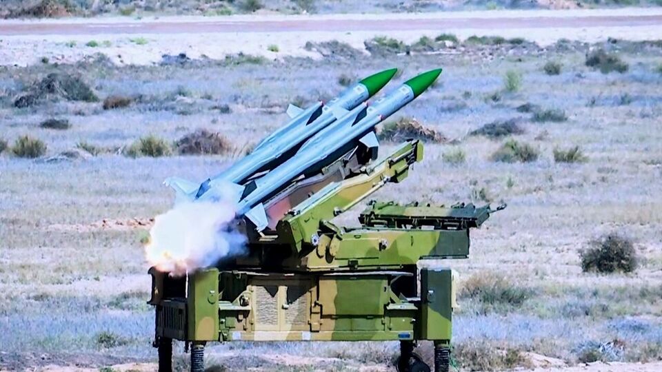 ভারতীয় সেনা সূত্রে খবর, ট্রায়ালের সময় প্রতিকূল পরিস্থিতিতে অত্যন্ত উঁচুতে দুটি ‘টার্গেটে’ একেবারে সরাসরি নিশানা করেছে আকাশ প্রাইম এয়ার ডিফেন্স সিস্টেমের ‘সারফেস টু এয়ার’ মিসাইল। যে দুট ‘টার্গেটে’ নিশানা করা হয়, সেগুলি অত্যন্ত দ্রুত ছুটছিল। তারপরও নিখুঁতভাবে নিশানা করেছে আকাশ প্রাইম এয়ার ডিফেন্স সিস্টেম। (ছবিটি প্রতীকী, সৌজন্যে এএনআই)