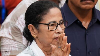 সুজন্ন ও নিজন্ন। এই দুটি আবাসন প্রকল্প। বৃহস্পতিবার মুখ্য়মন্ত্রী এই দুটি আবাসন প্রকল্পের উদ্বোধন করেন। মূলত অর্থনৈতিকভাবে পিছিয়ে রয়েছেন যাঁরা তাঁদের জন্য় এই আবাসন প্রকল্প। স্বল্পবিত্ত মানুষদের কাছে বড় আশার জায়গা হতে চলেছে এই সুজন্ন ও নিজন্ন। (PTI Photo/Swapan Mahapatra) (PTI) সুজন্ন ও নিজন্ন। এই দুটি আবাসন প্রকল্প। বৃহস্পতিবার মুখ্য়মন্ত্রী এই দুটি আবাসন প্রকল্পের উদ্বোধন করেন। মূলত অর্থনৈতিকভাবে পিছিয়ে রয়েছেন যাঁরা তাঁদের জন্য় এই আবাসন প্রকল্প। স্বল্পবিত্ত মানুষদের কাছে বড় আশার জায়গা হতে চলেছে এই সুজন্ন ও নিজন্ন। (PTI Photo/Swapan Mahapatra) (PTI)