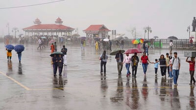 উত্তরবঙ্গে আবহাওয়ার পূর্বাভাসে আর কী- বৃষ্টির ভারী সতর্কতা জারি রয়েছে কোচবিহার, উত্তর দিনাজপুরেও। সোমবার জলপাইগুড়ি, আলিপুরদুয়ার, কালিম্পঙ-এ ভারী বর্ষণের পূর্বাভাস রয়েছে। কালিপঙ-এ হতে পারে ভারী বর্ষণ। (ছবিটি প্রতীকী, সৌজন্যে পিটিআই) উত্তরবঙ্গে আবহাওয়ার পূর্বাভাসে আর কী- বৃষ্টির ভারী সতর্কতা জারি রয়েছে কোচবিহার, উত্তর দিনাজপুরেও। সোমবার জলপাইগুড়ি, আলিপুরদুয়ার, কালিম্পঙ-এ ভারী বর্ষণের পূর্বাভাস রয়েছে। কালিপঙ-এ হতে পারে ভারী বর্ষণ। (ছবিটি প্রতীকী, সৌজন্যে পিটিআই)