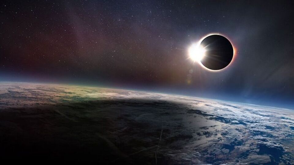 ধর্মীয় বিশ্বাস অনুসারে, এটি সূর্যগ্রহণ হোক বা চন্দ্রগ্রহণ, এই সময়ে পুজো করা উচিত নয়। এর পাশাপাশি, গ্রহণের অশুভ সময়ে অন্য কোনও ধর্মীয় কাজ করা উচিত নয়। এটি করা অশুভ বলে বিবেচিত হয়।