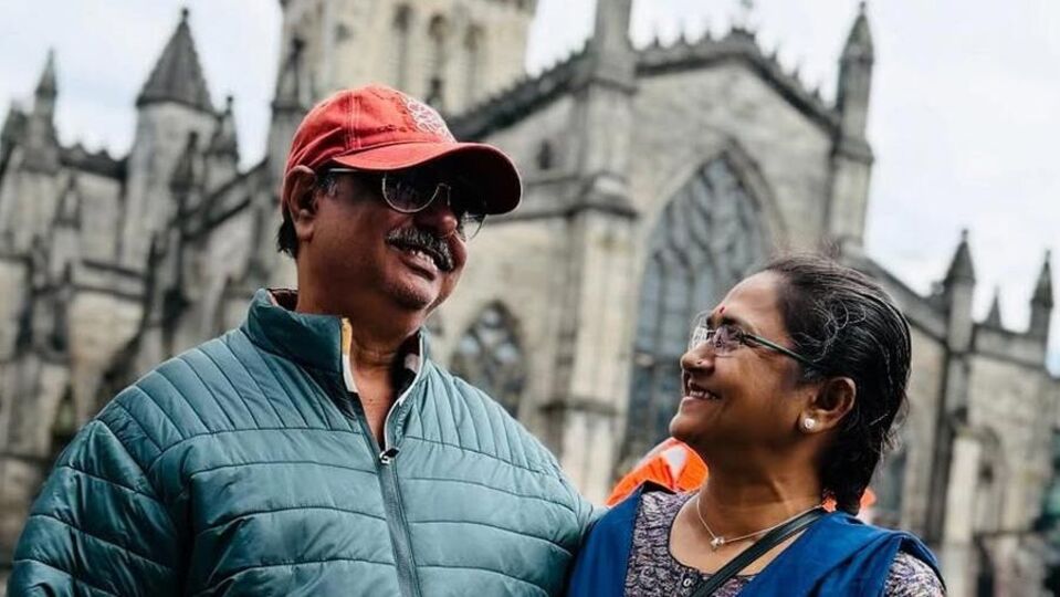 লন্ডনে ‘প্রজাপতি ২’ ছবির কাজ এখন প্রায় শেষের মুখে। তবে শ্যুটিংয়ের ফাঁকেই পরিবারকে সময় দেওয়ার চেষ্টা করেছেন অভিনেতা। তাই লন্ডন ঘোরানোর পাশাপাশি কাজ শেষ হতেই সপরিবারে স্কটল্যান্ড উড়ে যান দেব।