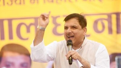 রাজ্যসভার সাংসদ সঞ্জয় সিং নিজের বাসভবনে ঘোষণা করেন, ইন্ডিয়া ব্লকের অংশ নয় আপ। আপের এই সিদ্ধান্তের জন্য কংগ্রেসকেই দায়ী করেছেন। তিনি আরও বলেন, আগের বিধানসভা নির্বাচন এবং উপনির্বাচনের মতো আপও আসন্ন বিহার নির্বাচনে একাই লড়াই করবে। (HT_PRINT) রাজ্যসভার সাংসদ সঞ্জয় সিং নিজের বাসভবনে ঘোষণা করেন, ইন্ডিয়া ব্লকের অংশ নয় আপ। আপের এই সিদ্ধান্তের জন্য কংগ্রেসকেই দায়ী করেছেন। তিনি আরও বলেন, আগের বিধানসভা নির্বাচন এবং উপনির্বাচনের মতো আপও আসন্ন বিহার নির্বাচনে একাই লড়াই করবে। (HT_PRINT)