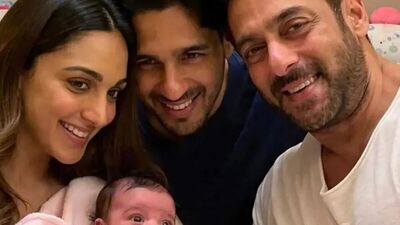 কিয়ারা-সিদ্ধার্থ মেয়ের ফটো প্রকাশ্যে আনলেন? সলমনের সঙ্গে ছবির আসল রহস্য জানেন? কিয়ারা-সিদ্ধার্থ মেয়ের ফটো প্রকাশ্যে আনলেন? সলমনের সঙ্গে ছবির আসল রহস্য জানেন?