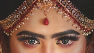 জ্যোতিষশাস্ত্র অনুসারে, আজ আমরা জানব কোন ৪ রাশির মেয়েরা কখনও তাদের স্বামীদের ছেড়ে যায় না এবং তাদের শ্বশুরবাড়ির জন্য লক্ষ্মীর স্বরূপ হয়। তারা গৃহে প্রবেশের সঙ্গে সঙ্গেই সম্পদ, সমৃদ্ধি এবং সুখ একত্রিত হয়। আসুন এই ৪ রাশি সম্পর্কে জেনে নেওয়া যাক। জ্যোতিষশাস্ত্র অনুসারে, আজ আমরা জানব কোন ৪ রাশির মেয়েরা কখনও তাদের স্বামীদের ছেড়ে যায় না এবং তাদের শ্বশুরবাড়ির জন্য লক্ষ্মীর স্বরূপ হয়। তারা গৃহে প্রবেশের সঙ্গে সঙ্গেই সম্পদ, সমৃদ্ধি এবং সুখ একত্রিত হয়। আসুন এই ৪ রাশি সম্পর্কে জেনে নেওয়া যাক।