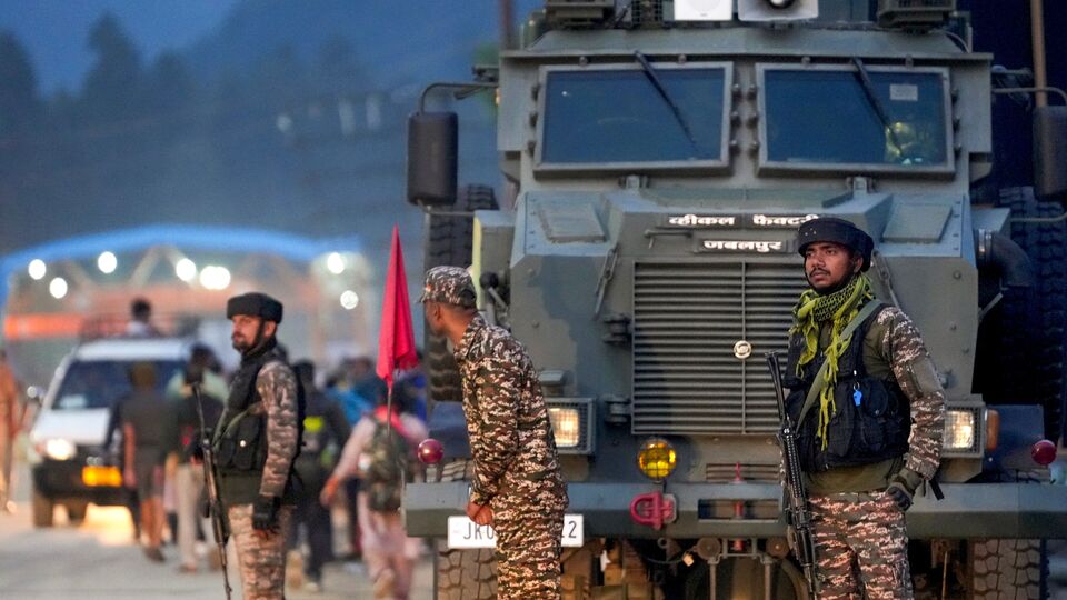 উল্লেখ্য, বর্তমানে পাকিস্তান রাষ্ট্রসংঘের নিরাপত্তা পরিষদের অস্থায়ী সদস্য। এই আবহে চিনের সাহায্যে পহেলগাঁও বিবৃতি থেকে টিআরএফের নাম সরিয়েছিল তারা। এই কথা সংসদে দাঁড়িয়ে স্বীকারও করেন পাক বিদেশমন্ত্রী ইশাক দার। উল্লেখ্য, এর আগে টিআরএফ এই হামলার দায় স্বীকার করেছিল। পরে অবশ্য ভারতের হামলার ভয়ে ফের একবার বিবৃতি প্রকাশ করে হামলার দায় নিজেদের কাঁধ থেকে ঝেরে ফেলার চেষ্টা করে তারা।(PTI)