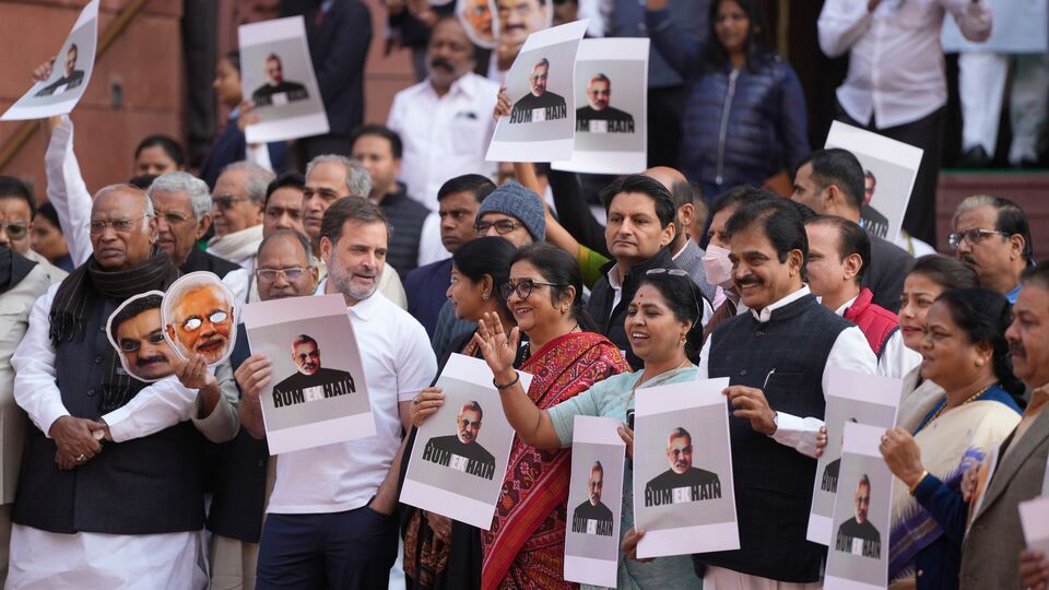 ইন্ডিয়ান ন্যাশনাল ডেভেলপমেন্টাল ইনক্লুসিভ অ্যালায়েন্স থেকে সরা দাঁড়িয়েছে আম আদমি পার্টি। এমনই ঘোষণ করলেন সেই দলের সাংসদ সঞ্জয় সিং। দিল্লি এবং পঞ্জাবে কংগ্রেসের সঙ্গে প্রতিদ্বন্দ্বিতা থাকলেও বিজেপি বিরোধিতার জন্য ইন্ডিয়া ব্লকে যোগ দিয়েছিল আপ। তবে কংগ্রেসের সঙ্গে তাতেও সম্পর্কের উন্নতি ঘটেনি। (PTI)