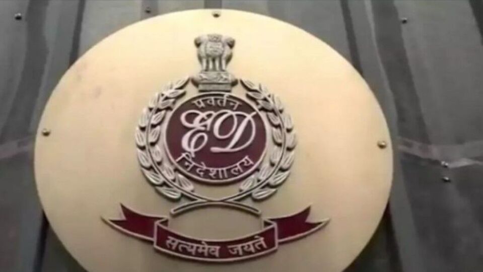 ভারতীয় রাজস্ব পরিষেবার (আইআরএস) আধিকারিক কপিল রাজ প্রায় ১৫ বছর চাকরি বাকি থাকতেই সরকারি পদ থেকে পদত্যাগ করেছেন। ৪৫ বছর বয়সি এই কর্মকর্তা আইআরএসের ২০০৯ ব্যাচের আধিকারিক ছিলেন। ১৬ বছরের চাকরি জীবনে তিনি হেমন্ত সোরেন, অরবিন্দ কেজরিওয়ালের গ্রেফতারির তদারকি করেছিলেন। 