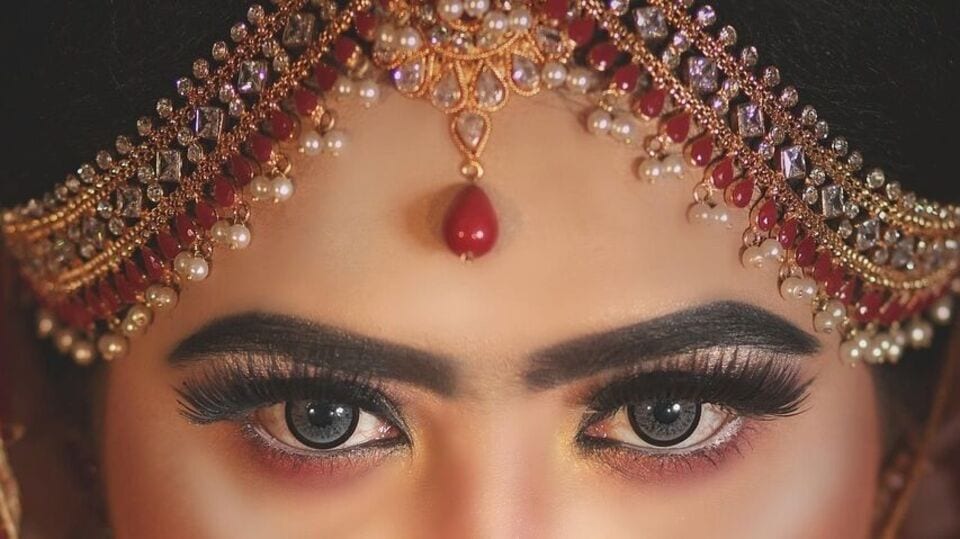 জ্যোতিষশাস্ত্র অনুসারে, আজ আমরা জানব কোন ৪ রাশির মেয়েরা কখনও তাদের স্বামীদের ছেড়ে যায় না এবং তাদের শ্বশুরবাড়ির জন্য লক্ষ্মীর স্বরূপ হয়। তারা গৃহে প্রবেশের সঙ্গে সঙ্গেই সম্পদ, সমৃদ্ধি এবং সুখ একত্রিত হয়। আসুন এই ৪ রাশি সম্পর্কে জেনে নেওয়া যাক।