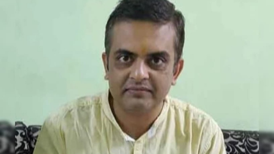 এদিকে এই কপিল রাজ নিজের পদত্যাগপত্রে লিখেছেন, ব্যক্তিগত কারণে ইস্তফা করছেন তিনি। এদিকে রিপোর্টে দাবি করা হয়েছে, বিজেপি সূত্রে জানা গিয়েছে, বিহার নির্বাচনে প্রার্থী করা হতে পারে তাঁকে। তবে বিষয়টি নিশ্চিত করেননি বিজেপি নেতৃত্ব বা কপিল রাজ। 