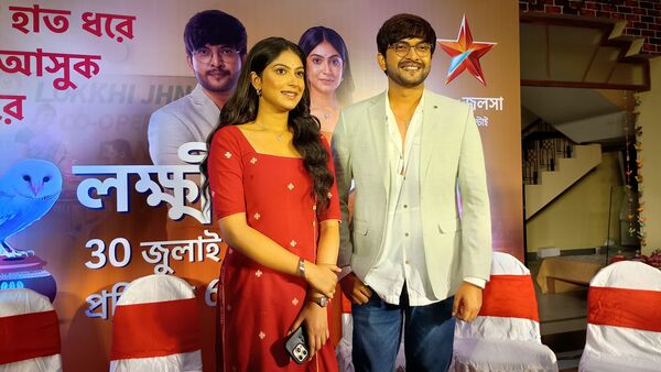 টলিপাড়ার নতুন জুটি সৌরভ-শুভস্মিতা টলিপাড়ার নতুন জুটি সৌরভ-শুভস্মিতা