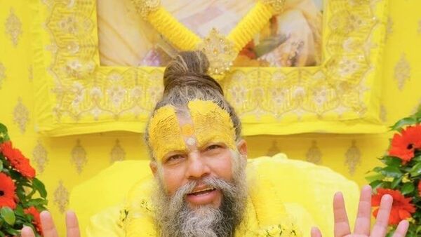 বাড়িতে পোষ্য় কুকুর রাখলে কী হয়? জানুন প্রেমানন্দ জি মহারাজের উত্তর