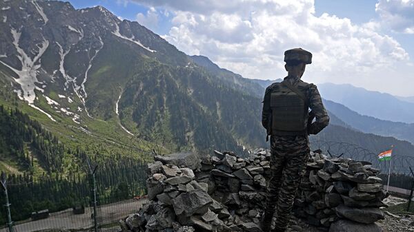 পহেলগাঁও হানার বহু দিন পর হঠাৎ এক ডিভাইস হয় সক্রিয়!৩ জঙ্গির হদিশ… কী বলছে Report পহেলগাঁও হানার বহু দিন পর হঠাৎ এক ডিভাইস হয় সক্রিয়!৩ জঙ্গির হদিশ… কী বলছে Report