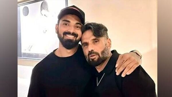 জামাই-ই এখন সুনীলের অনুপ্রেরণা! রাহুলের কোন জিনিস পছন্দ করেন অভিনেতা? জামাই-ই এখন সুনীলের অনুপ্রেরণা! রাহুলের কোন জিনিস পছন্দ করেন অভিনেতা?