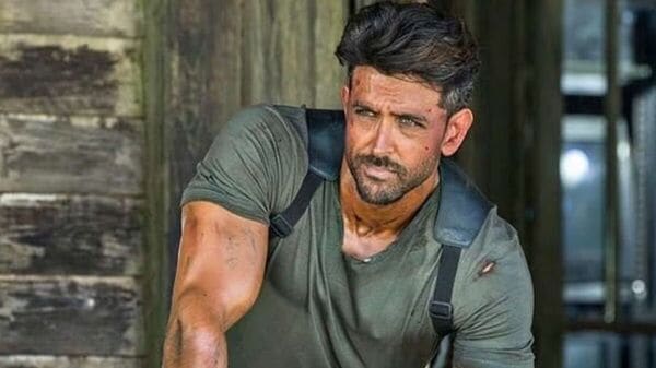 ‘ওয়ার’-এ হৃতিকের এন্ট্রির সময় ছিল না কোনও হেলিকপ্টার! রহস্য ফাঁস করলেন সিদ্ধার্থ ‘ওয়ার’-এ হৃতিকের এন্ট্রির সময় ছিল না কোনও হেলিকপ্টার! রহস্য ফাঁস করলেন সিদ্ধার্থ