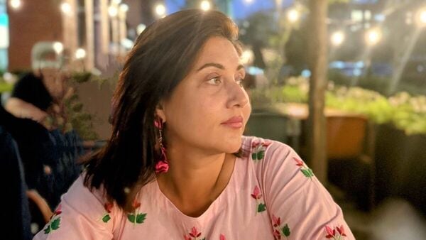 ‘সব পেলে নষ্ট জীবন…’, টরেন্টোয় কীসের অভাব কুড়ে কুড়ে খাচ্ছে স্বস্তিকাকে?