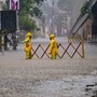 ভারী বৃষ্টিতে বিপর্যস্ত বাণিজ্যনগরী, জারি লাল সতর্কতা (PTI)