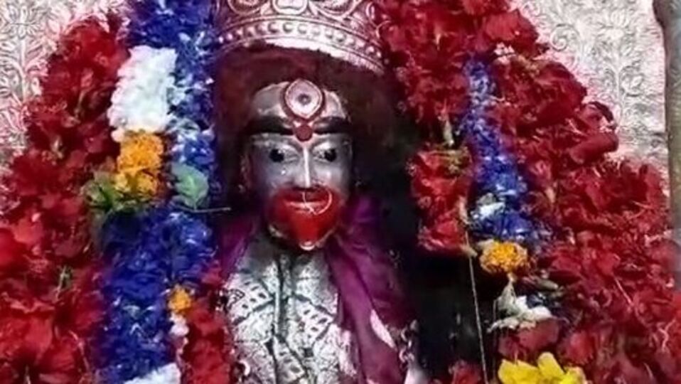 কৌশিকী অমাবস্যা তিথি:-বিশুদ্ধ সিদ্ধান্ত পঞ্জিকামতে কৌশিকী অমাবস্যার তিথি পড়ছে ভাদ্র মাসের ৫ তারিখে। সেদিন শুক্রবার। ২২ অগস্ট ৫ ভাদ্র থেকে শুরু কৌশিকী অমাবস্যা। আর তিথি সেদিন শুরু হবে সকাল ১১ টা ৫৮ মিনিটে। শনিবার ২৩ অগস্ট সকাল ১১ টা ৩৭ মিনিটে অমাবস্যা ছেড়ে যাচ্ছে। গুপ্তপ্রেস পঞ্জিকামতে, শুক্রবার ২২ অগস্ট অমাবস্যা তিথি শুরু হবে। ভাদ্র মাসের এই কৌশিকী অমাবস্যা তিথি ২২ অগস্ট বেলা ১১ টা ৫৪ মিনিট ১৭ সেকেন্ডে পড়ছে। ২৩ অগস্ট বেলা ১২ টা ২২ মিনিট ৪২ সেকেন্ডে ছেড়ে যাচ্ছে তিথি। 