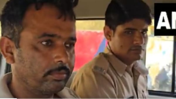 এর আগে, রাজস্থানের জয়সলমিরে মিলিটারি রেস্তোরাঁয় এই জিভন খান কাজ করত বলে জানা গিয়েছে। মঙ্গলবার সে সেনা প্রতিষ্ঠান চত্বরে প্রবেশের চেষ্টা করলে তাকে আর্মি স্টেশন গেটে আটকায়। সনদেহ হতেই তার মোবাইল ফোন চেক করা হয়। তার ফোনে পাকিস্তানি নম্বরে কথোপকথন দেখেই সন্দেহ হয় জিভনকে ঘিরে।