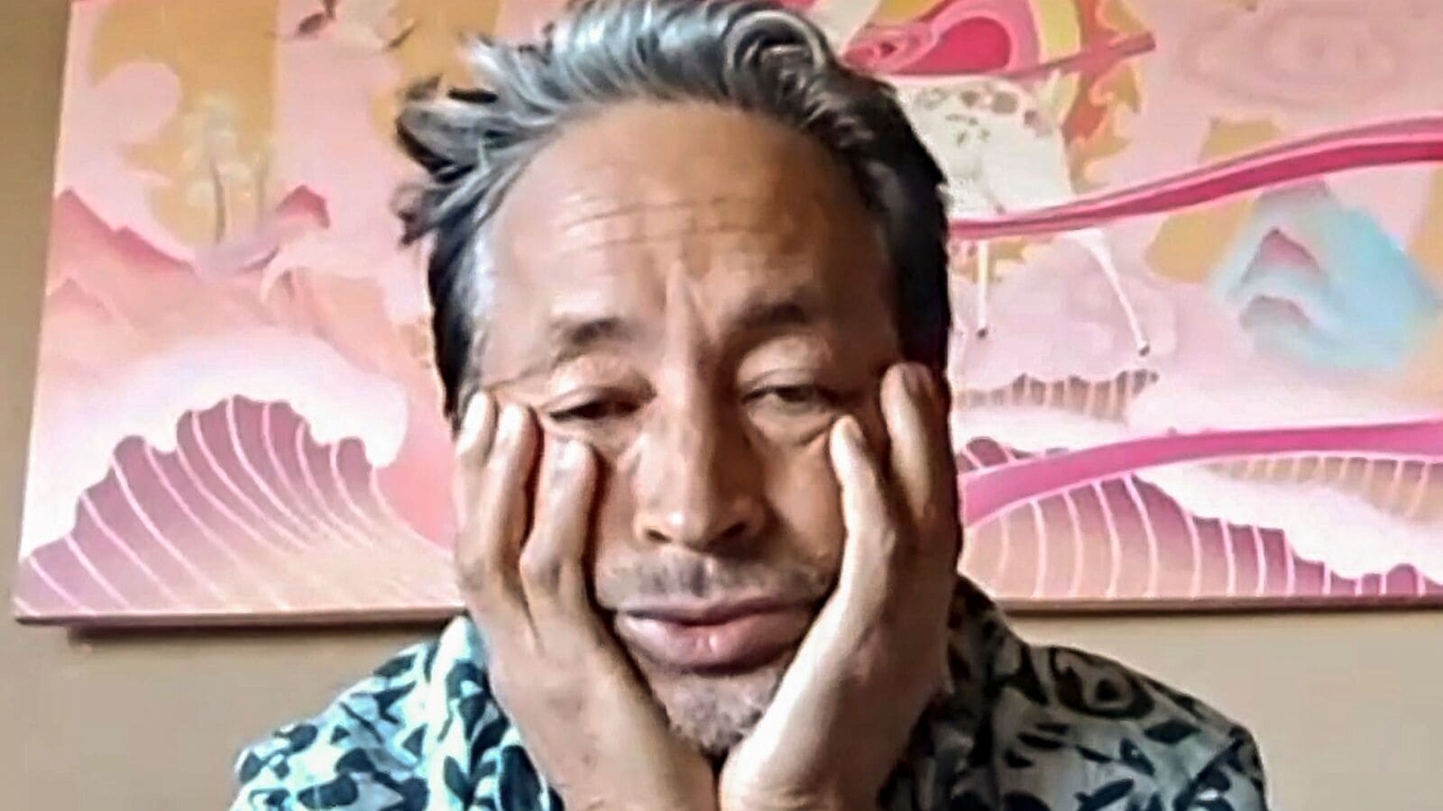 Qiz dostimni mast qildim va uni sikdim (rus pornosi) Kreslo oyogi bilan jinsiy aloqa