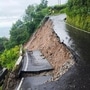 দার্জিলিঙে প্রবল বর্ষণে, মিরিকে সেতু ভেঙে মৃত্যু অন্তত ৭ জনের, ধসে বিপর্যস্ত রাস্তা (PTI)