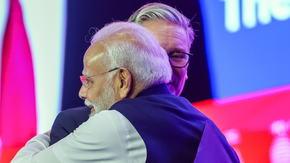 লাইটওয়েট মাল্টিরোল মিসাইল' মার্টলেটস নামেও পরিচিত। এয়ার-টু-সারফেস, এয়ার-টু-এয়ার, সারফেস-টু-এয়ার এবং সারফেস-টু-সারফেস সেই মিসাইলের নামকরণ করা হয়েছে পৌরাণিক পাখির নামে। যে পাখি কখনও বিশ্রাম নেয় না বলে মনে করা হয়। ওই মিসাইল শত্রুপক্ষের বিভিন্ন অস্ত্র ও সামরিক সরঞ্জামে নিখুঁত নিশানা করে হামলা চালাতে পারে।(DPR PMO )