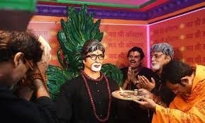 ঈশ্বরের আসনে বসিয়ে অমিতাভকে পুজো কলকাতায় ঈশ্বরের আসনে বসিয়ে অমিতাভকে পুজো কলকাতায়