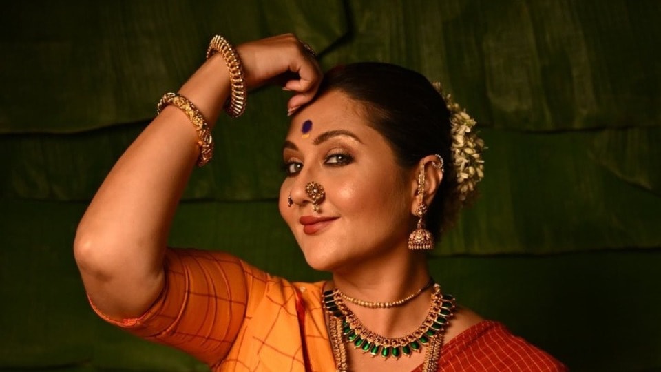 অভিনেত্রী লেখেন, 'সেই কবেকার সাধ আমার, নাকে দুটো গয়না থাকবে। তুমি থাকলে এই দেখে আমার চেয়ে ডাবল গজগজ করতে যদিও ইচ্ছে পূরণ।'