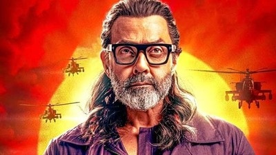 কাঁচা পাকা দাড়িতে প্রকাশ্যে এলেন ‘প্রফেসর’  ববি