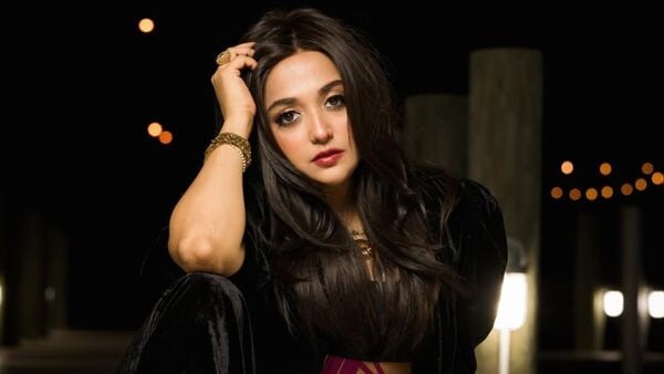 দাম্পত্য কলহ না অন্য কিছু, কেন ছিলেন অন্তরালে? সত্যি ফাঁস করলেন মোনালি দাম্পত্য কলহ না অন্য কিছু, কেন ছিলেন অন্তরালে? সত্যি ফাঁস করলেন মোনালি