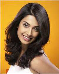 Sarah Jane Dias says you should go easy on the makeup in summers. Sarah Jane Dias says you should go easy on the makeup in summers.