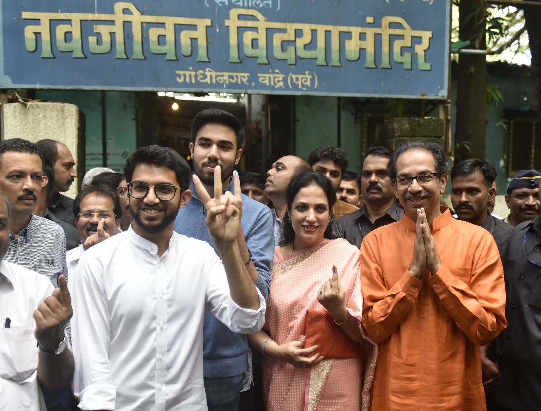 <p>Uddhav Thackeray, Aaditya Thackeray, and family cast their vote</p>